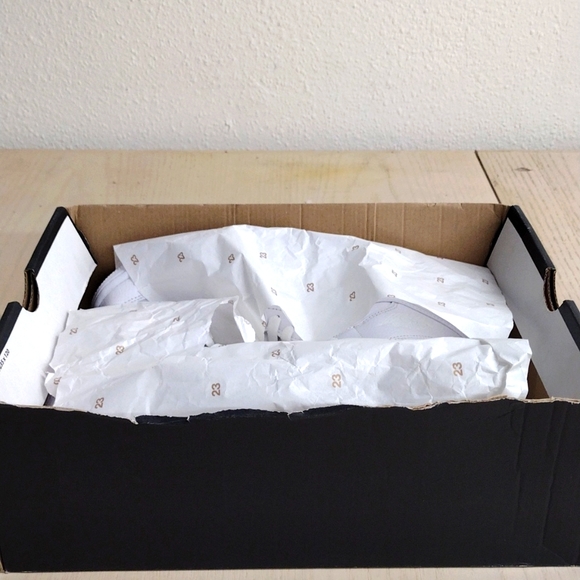 AIR JORDAN 1 MID-CUT BASKETBALL SHOES! - Picture 6 of 8